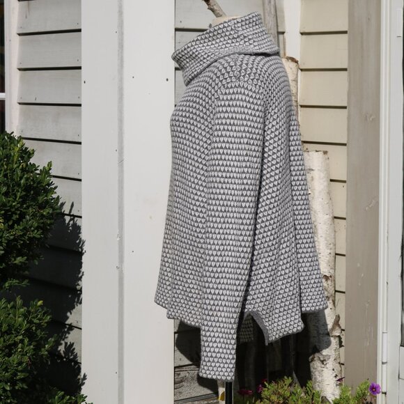 Fat Face Grey & White Triangle Pattern Turtleneck Cotton Blend Sweater Sz 14 - Picture 3 of 7